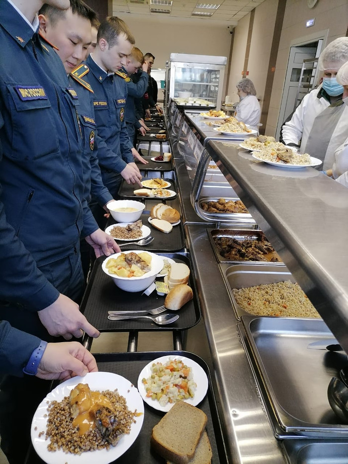 Кушать подано: блюда русской кухни разжигают аппетит у кадетов всей страны