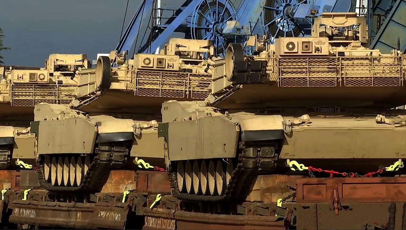 Цена танка абрамс 2023. Танк м1 Абрамс. M1 Абрамс на Украине. Танк Абрамс m1a2. Американские танки m1 Abrams.